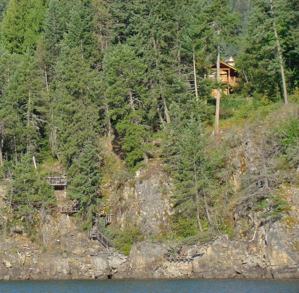 The secluded Gatehouse waterfront and stairs.